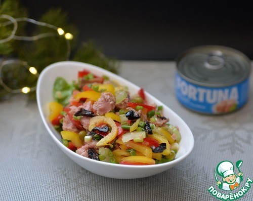 Салат "Ворожея" с тунцом и черносливом Салат "Ворожея" с тунцом и черносливом