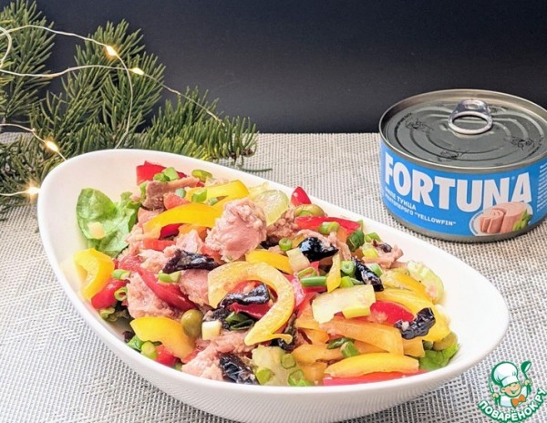 Салат "Ворожея" с тунцом и черносливом Салат "Ворожея" с тунцом и черносливом
