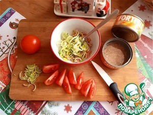 Салат-закуска из тунца и помидора Салат-закуска из тунца и помидора