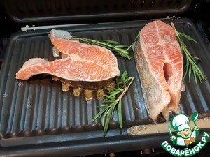 Стейк из лосося с сыром дорблю Стейк из лосося с сыром дорблю