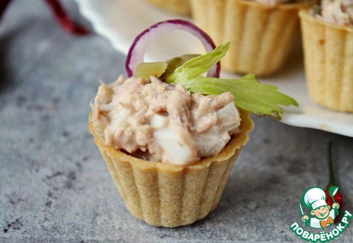 Тарталетки с тунцом и огурцом Тарталетки с тунцом и огурцом
