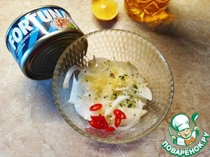 Тёплый салат с тыквой и тунцом