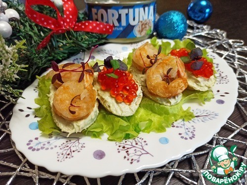Тосты с авокадо-тунцовым паштетом и креветками Тосты с авокадо-тунцовым паштетом и креветками