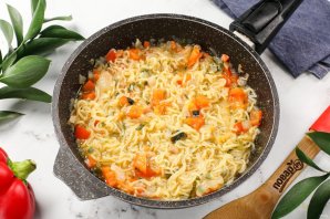 Лапша быстрого приготовления с сыром Лапша быстрого приготовления с сыром