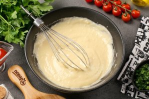 Пицца на сковороде без сметаны и кефира за 10 минут Пицца на сковороде без сметаны и кефира за 10 минут