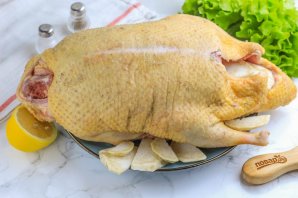 Утка с сельдереем в духовке Утка с сельдереем в духовке