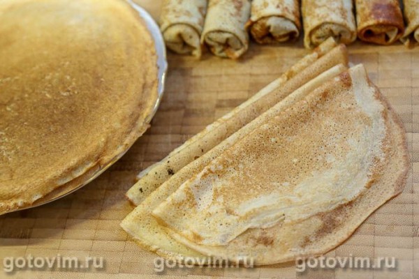 Блины с солеными груздями и сметаной Блины с солеными груздями и сметаной