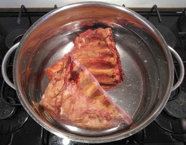 Гороховый суп с копчеными ребрышками Гороховый суп с копчеными ребрышками