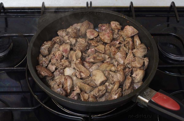 Куриная печень в сметанном соусе Куриная печень в сметанном соусе