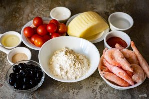 Домашняя пицца с креветками и сыром