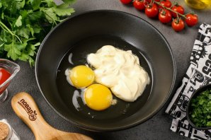 Пицца на сковороде без сметаны и кефира за 10 минут Пицца на сковороде без сметаны и кефира за 10 минут