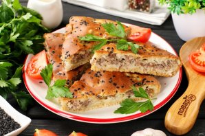 Быстрый пирог с фаршем Быстрый пирог с фаршем