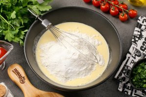 Пицца на сковороде без сметаны и кефира за 10 минут Пицца на сковороде без сметаны и кефира за 10 минут