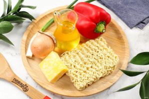 Лапша быстрого приготовления с сыром Лапша быстрого приготовления с сыром