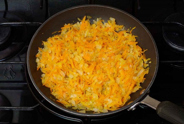 Гороховый суп с копчеными ребрышками Гороховый суп с копчеными ребрышками