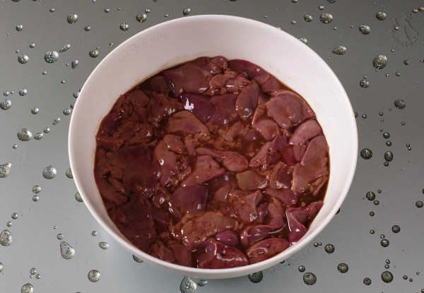 Куриная печень с овощами