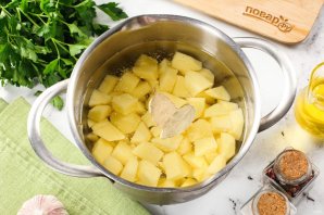 Суп с килькой в томате с вермишелью Суп с килькой в томате с вермишелью