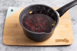 Компот из вишни с кардамоном Компот из вишни с кардамоном