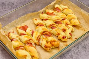 Слоеные палочки с сыром и беконом Слоеные палочки с сыром и беконом