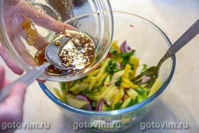 Тайский салат из зеленого манго с арахисом