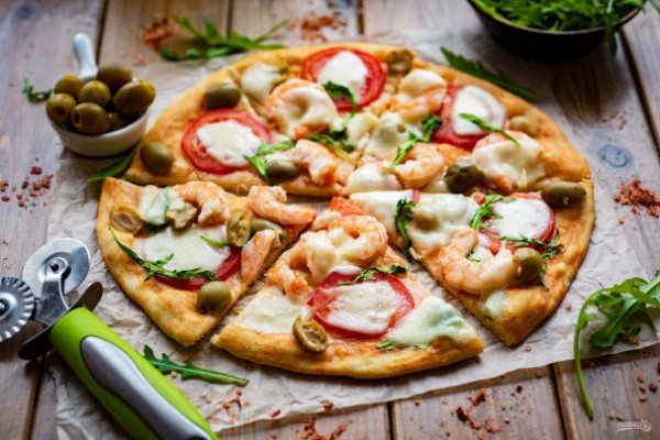 Пицца с оливками и креветками Пицца с оливками и креветками