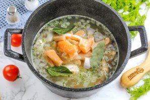 Уха из брюшек семги с пшеном Уха из брюшек семги с пшеном