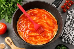 Пицца на сковороде без сметаны и кефира за 10 минут Пицца на сковороде без сметаны и кефира за 10 минут