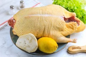 Утка с сельдереем в духовке Утка с сельдереем в духовке