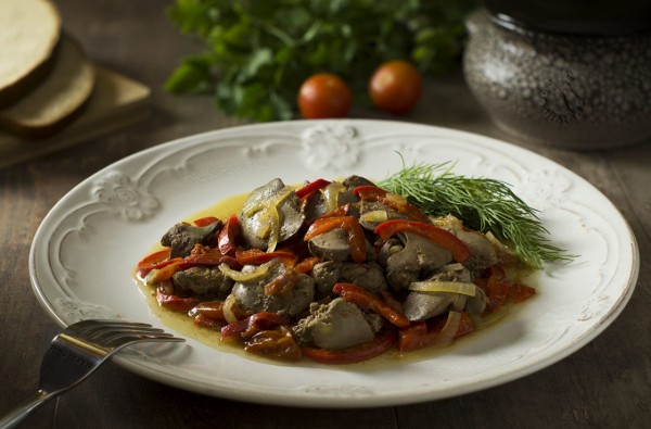 Куриная печень с овощами