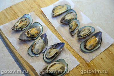 Мидии в створках под корочкой из сухарей и сыра с голубой плесенью Мидии в створках под корочкой из сухарей и сыра с голубой плесенью