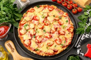 Пицца на сковороде без сметаны и кефира за 10 минут Пицца на сковороде без сметаны и кефира за 10 минут