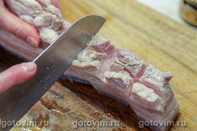 Свинина с аджикой, запеченная до хрустящей корочки Свинина с аджикой, запеченная до хрустящей корочки