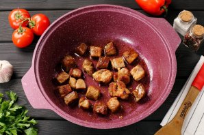 Тушёная картошка с мясом и овощами Тушёная картошка с мясом и овощами