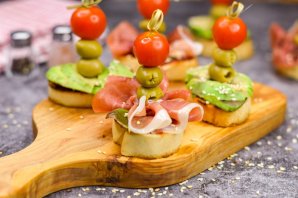 Испанские бутерброды "Пинчос" Испанские бутерброды "Пинчос"