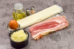 Слоеные палочки с сыром и беконом Слоеные палочки с сыром и беконом