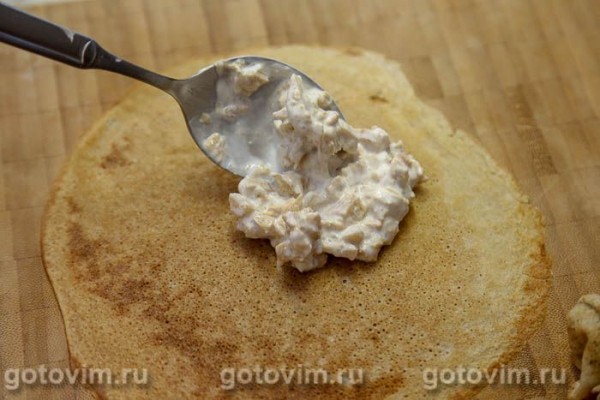 Блины с солеными груздями и сметаной Блины с солеными груздями и сметаной