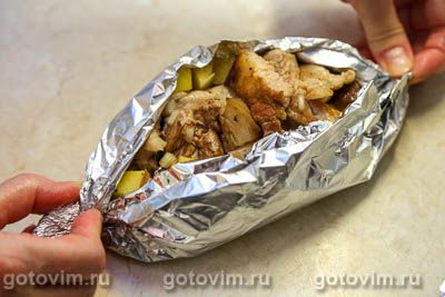 Свинина с картофелем в лодочках из фольги Свинина с картофелем в лодочках из фольги