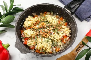 Лапша быстрого приготовления с сыром Лапша быстрого приготовления с сыром