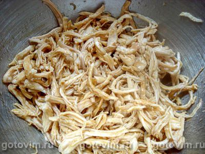 Мужской салат с курицей, грибами и дайконом