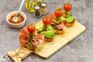 Испанские бутерброды "Пинчос" Испанские бутерброды "Пинчос"