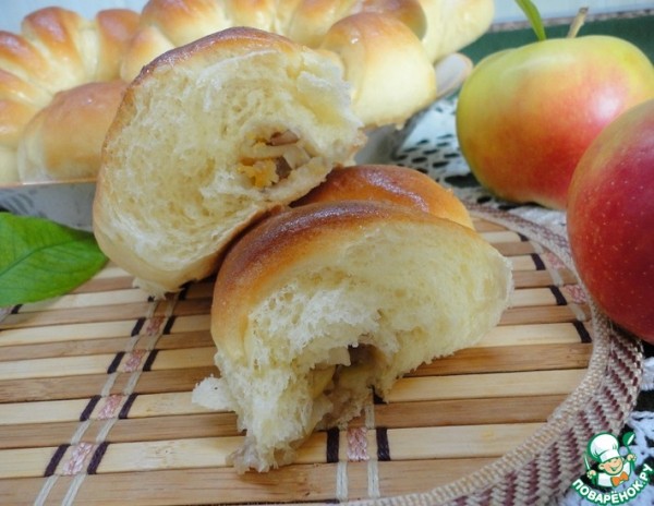 Булочки с яблоками и орехами Булочки с яблоками и орехами