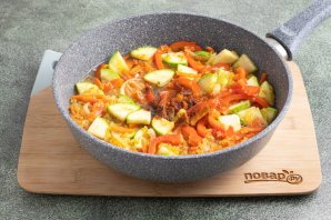 Булгур с кабачками, сладким перцем и фасолью Булгур с кабачками, сладким перцем и фасолью