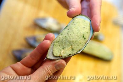 Мидии в створках под корочкой из сухарей и сыра с голубой плесенью Мидии в створках под корочкой из сухарей и сыра с голубой плесенью