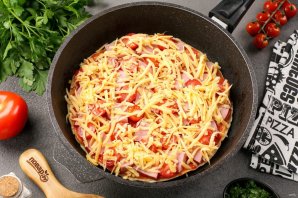 Пицца на сковороде без сметаны и кефира за 10 минут Пицца на сковороде без сметаны и кефира за 10 минут