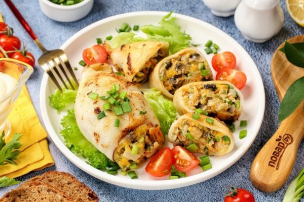 Кальмары фаршированные грибами на сковороде Кальмары фаршированные грибами на сковороде