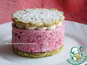 Фисташковое пирожное с брусничным семифреддо Фисташковое пирожное с брусничным семифреддо