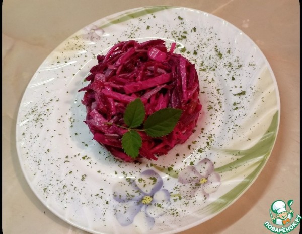 Мясной салат со свеклой