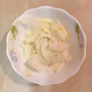 Мясной салат со свеклой