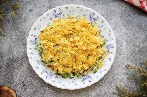 Салат "Орхидея" с чипсами и ветчиной Салат "Орхидея" с чипсами и ветчиной