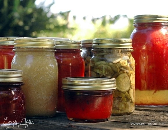 Пока не превратились в яд: какие заготовки пора выбросить этой весной Пока не превратились в яд: какие заготовки пора выбросить этой весной